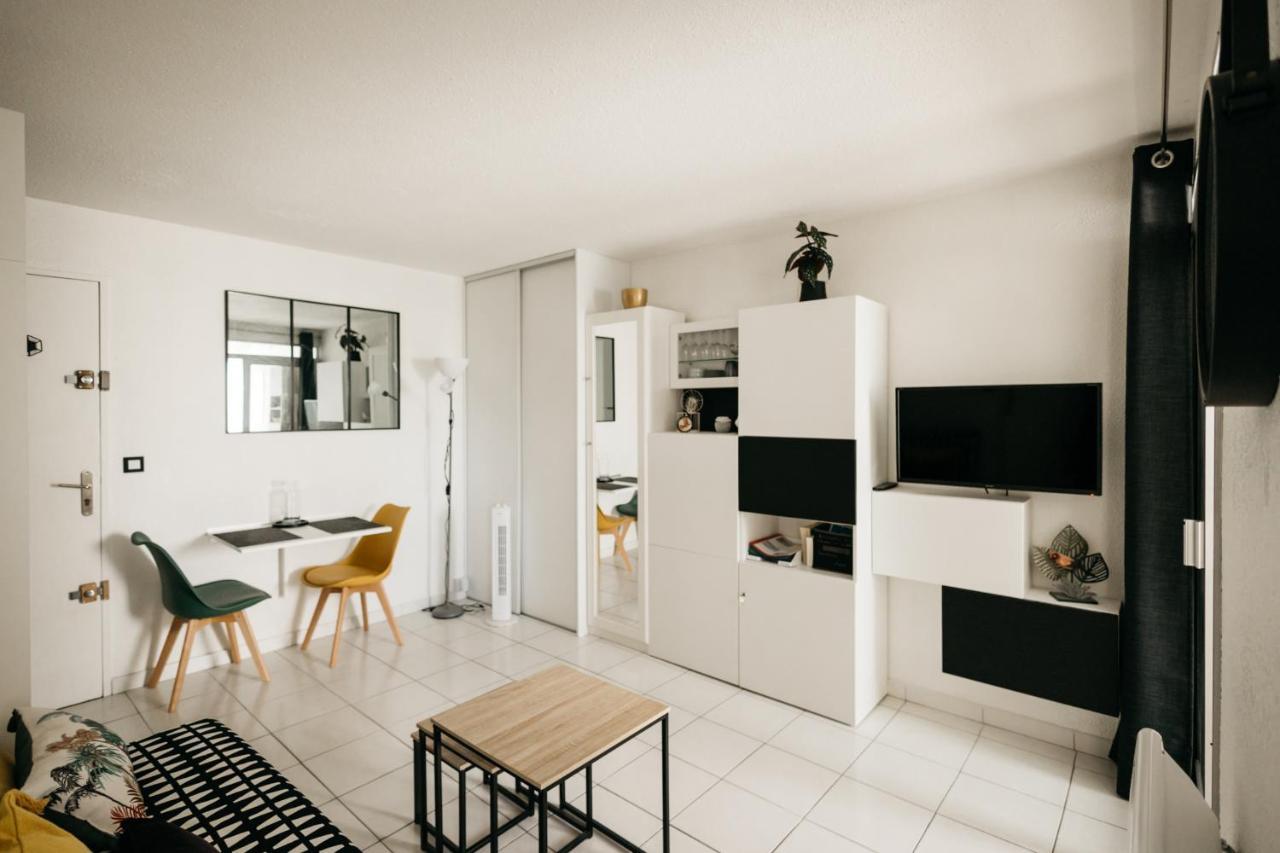 Cosy T1, A 10 Minutes A Pieds Des Plages Fréjus 外观 照片