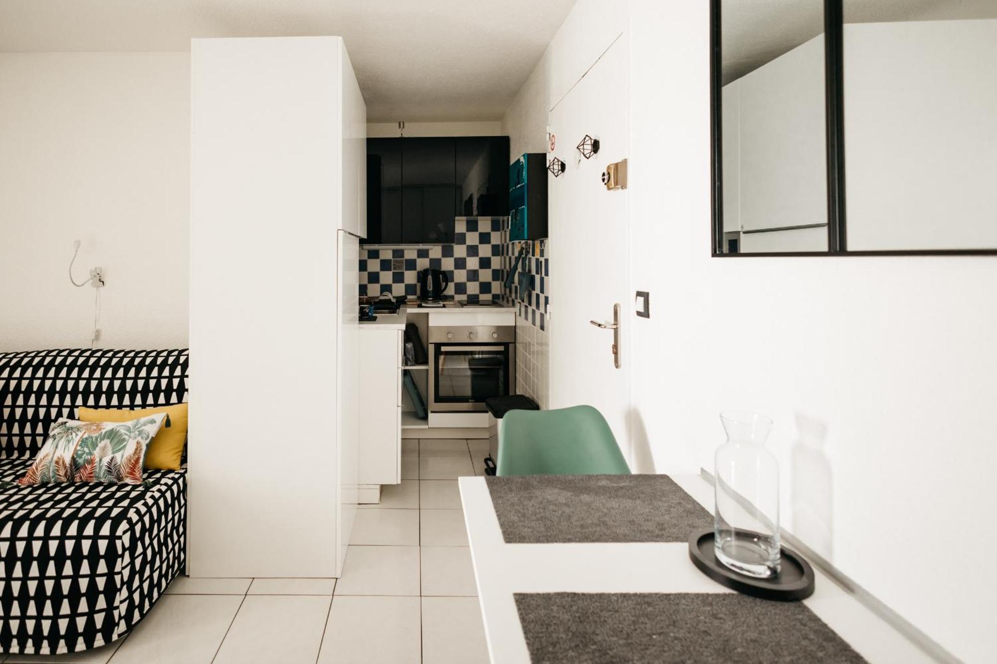 Cosy T1, A 10 Minutes A Pieds Des Plages Fréjus 外观 照片