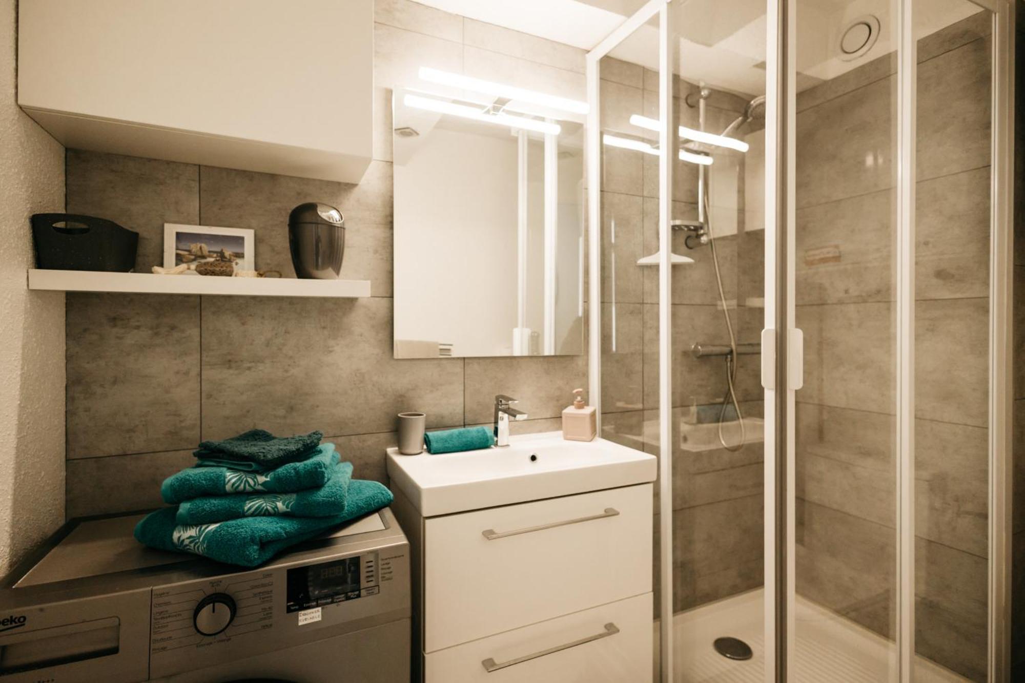 Cosy T1, A 10 Minutes A Pieds Des Plages Fréjus 外观 照片